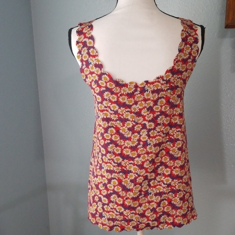 Daisy Pinkyotto Anthropologie Scalloped Tank top - Picture 5 of 7
